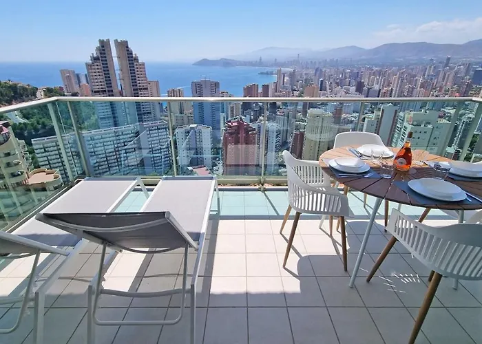 Apartamento con terraza privada y vistas al mar